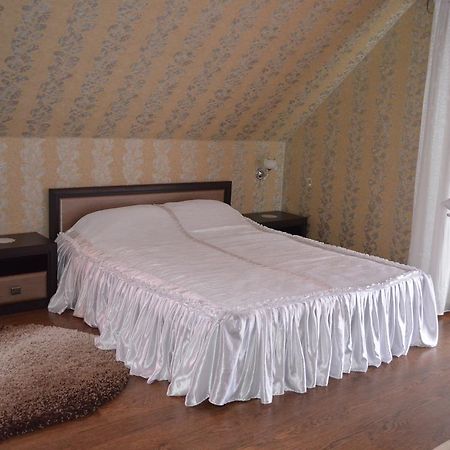 Hotel Fiyesta Starokostyantyniv Екстериор снимка