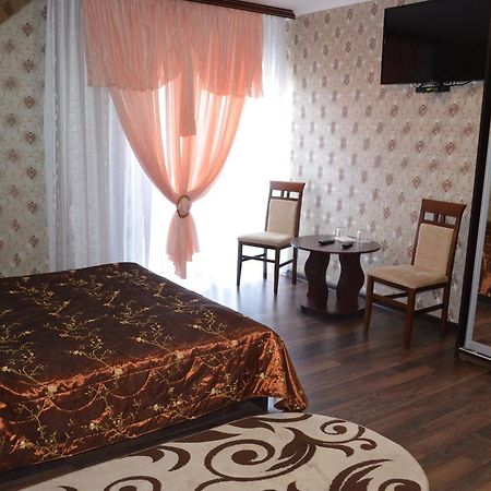 Hotel Fiyesta Starokostyantyniv Екстериор снимка