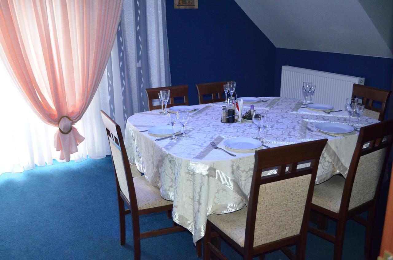 Hotel Fiyesta Starokostyantyniv Екстериор снимка