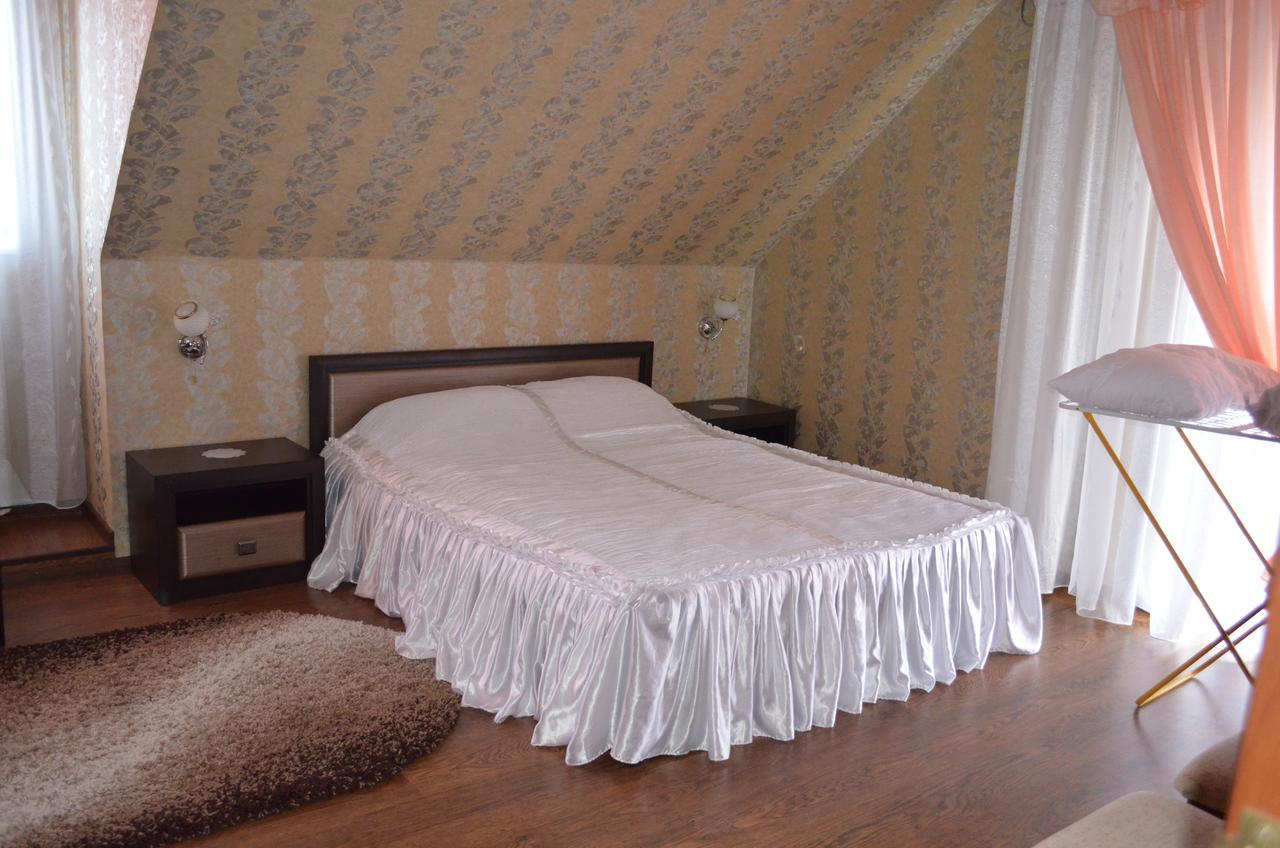 Hotel Fiyesta Starokostyantyniv Екстериор снимка