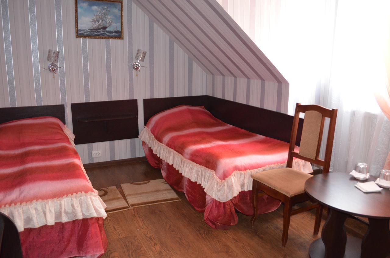 Hotel Fiyesta Starokostyantyniv Екстериор снимка