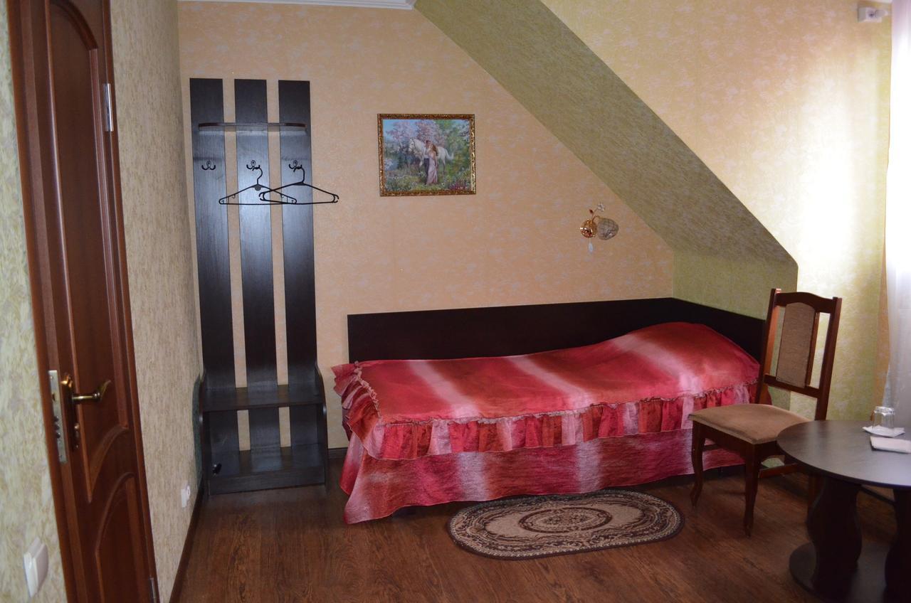 Hotel Fiyesta Starokostyantyniv Екстериор снимка