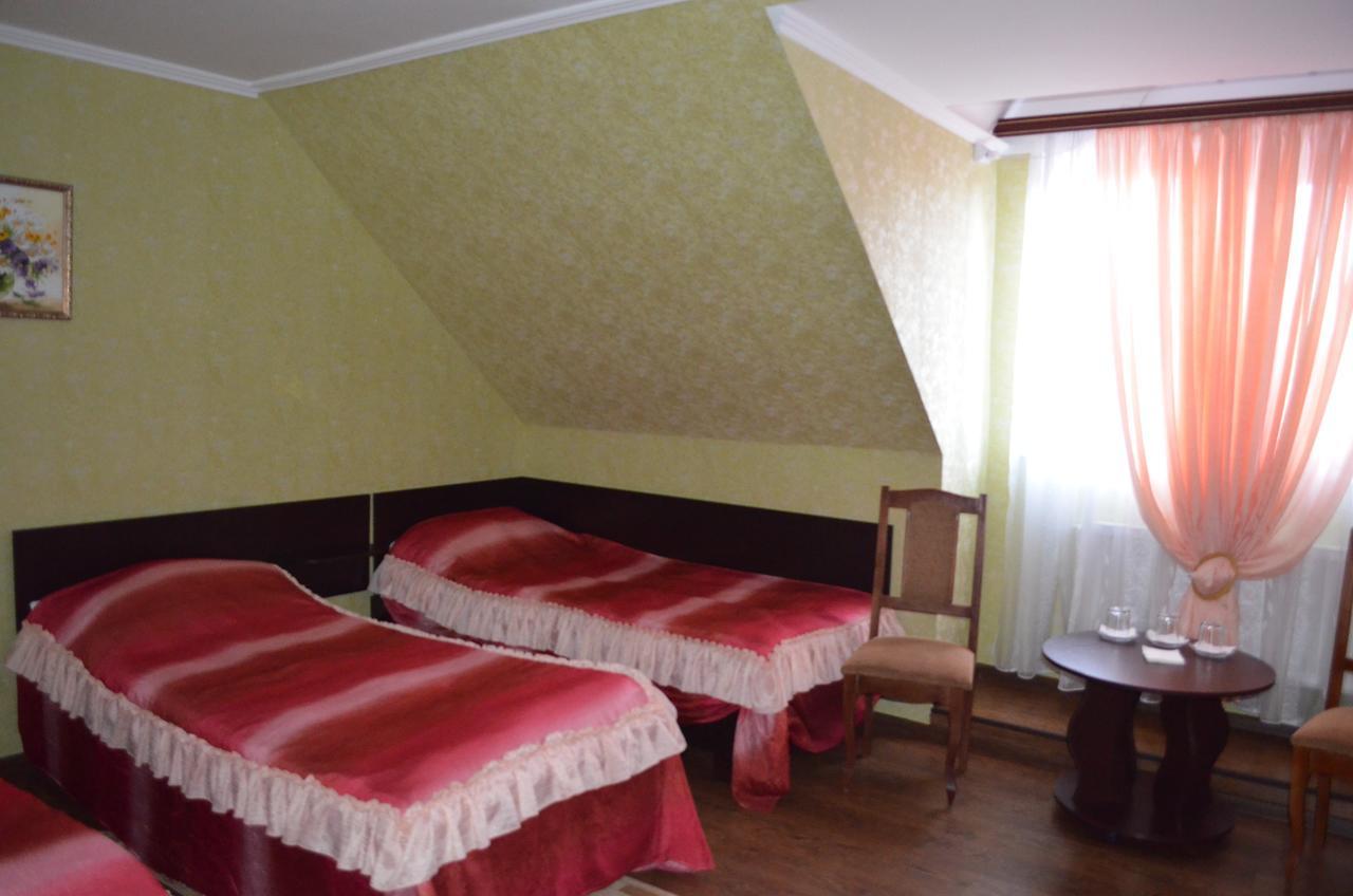 Hotel Fiyesta Starokostyantyniv Екстериор снимка