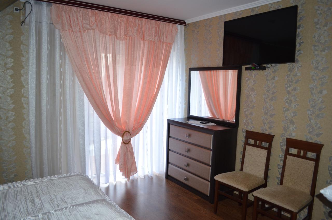 Hotel Fiyesta Starokostyantyniv Екстериор снимка