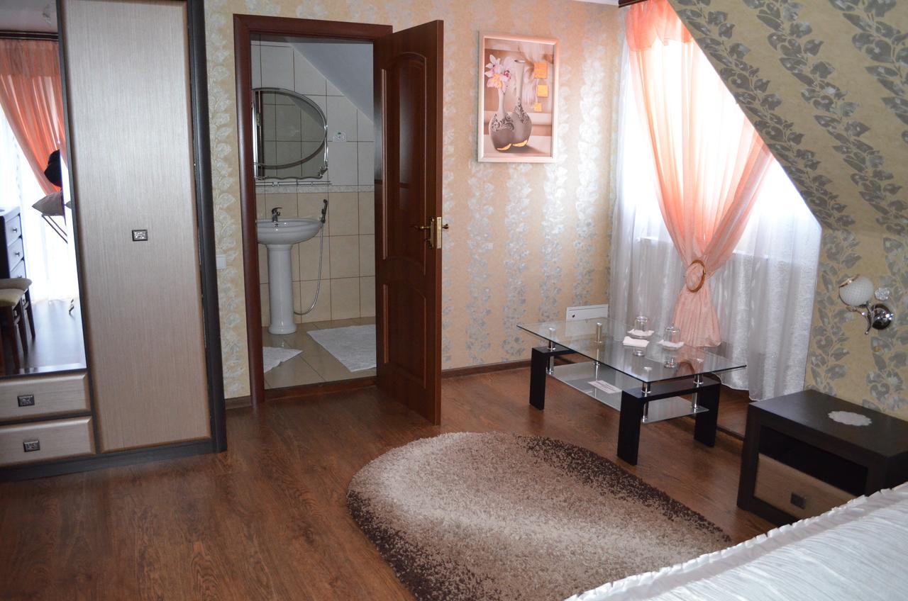 Hotel Fiyesta Starokostyantyniv Екстериор снимка