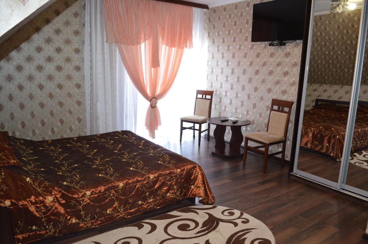 Hotel Fiyesta Starokostyantyniv Екстериор снимка