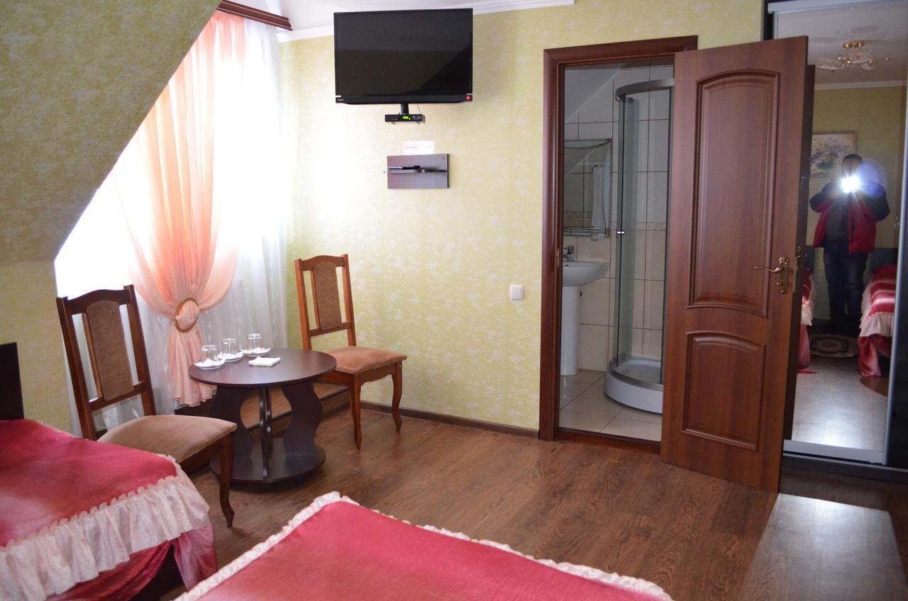 Hotel Fiyesta Starokostyantyniv Екстериор снимка