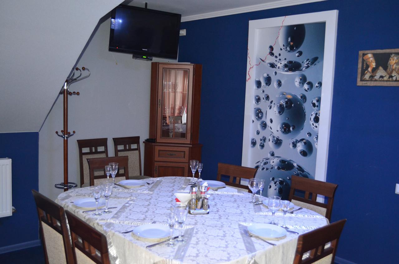 Hotel Fiyesta Starokostyantyniv Екстериор снимка