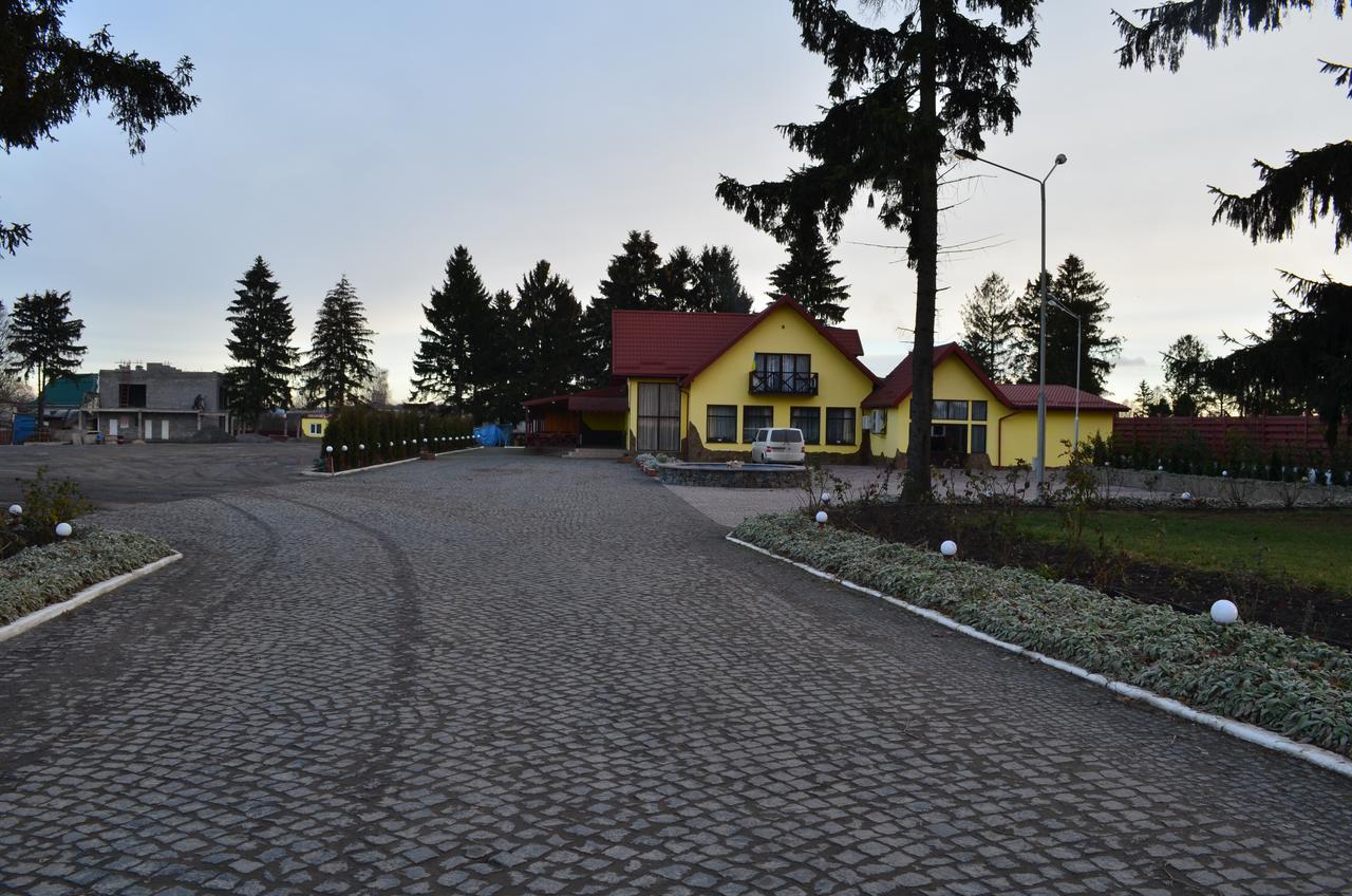 Hotel Fiyesta Starokostyantyniv Екстериор снимка