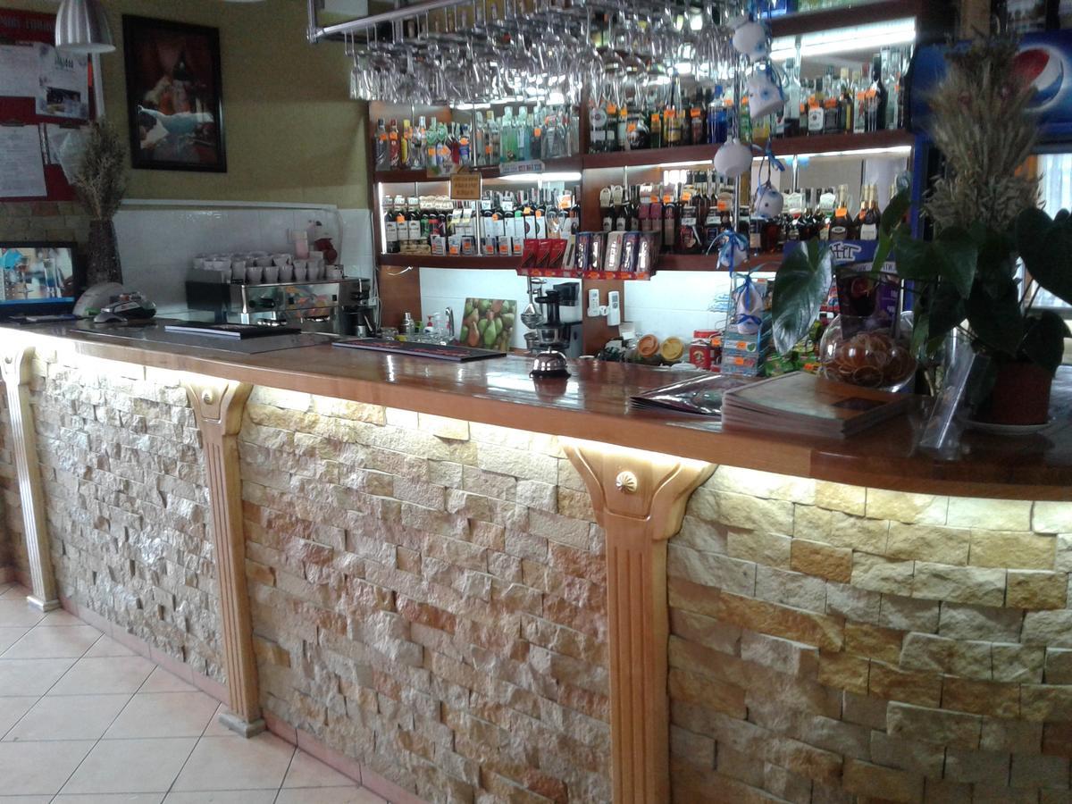 Hotel Fiyesta Starokostyantyniv Екстериор снимка